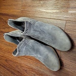 VINCE CAMUTO 7.5 gray suede ankle booties. 3.5" heels. "Lace"-type edging.